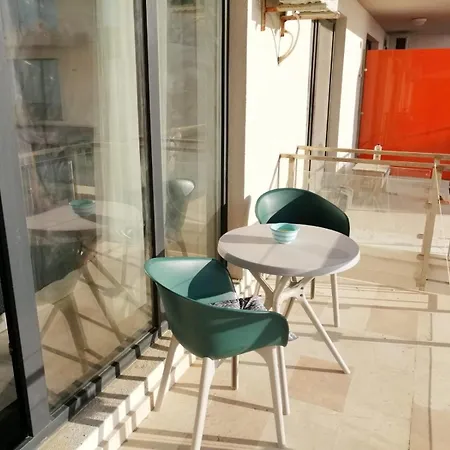 Beach Flat And Studio. شقة *